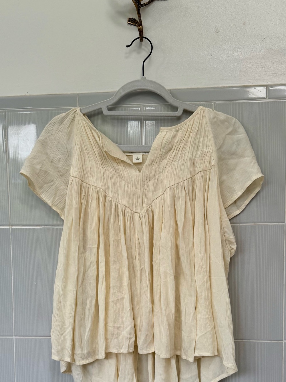 Treasure & Bond Cream Pleated Short-Sleeve Blouse